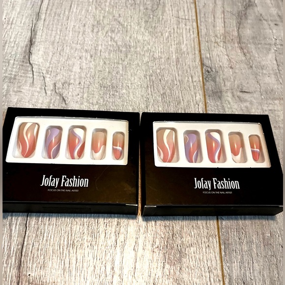 Set of two press on nails - Picture 2 of 3